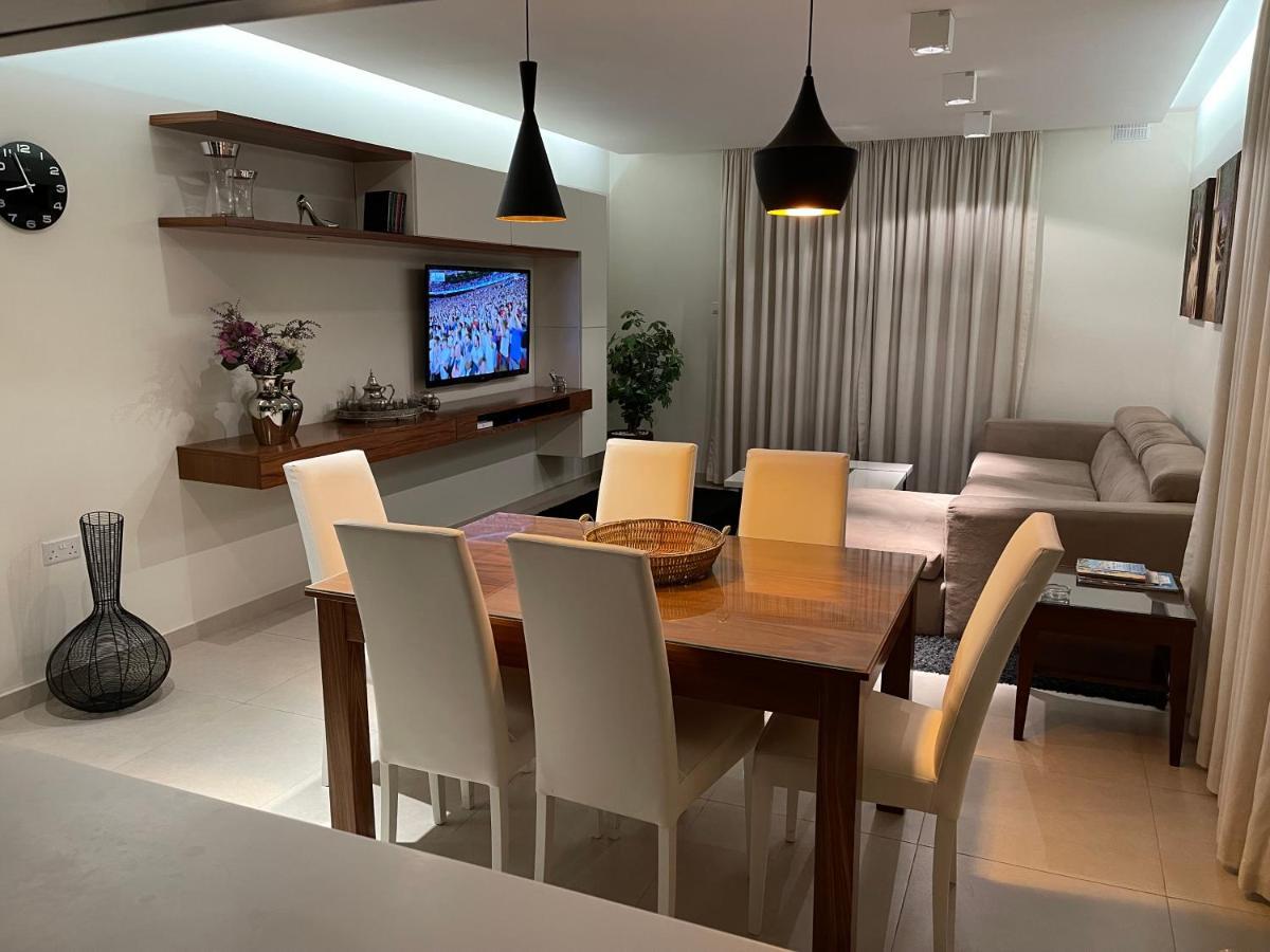 Deluxe With Pool In The Heart Of St Pauls Bay Apartment